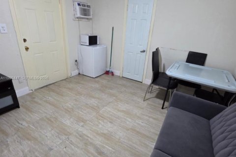 Apartamento en alquiler en Miami, Florida, 1 dormitorio № 2058624 - foto 3