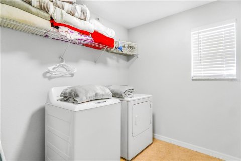 Casa en venta en Davenport, Florida, 6 dormitorios, 315.5 m2 № 2235319 - foto 27