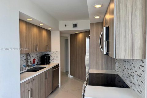 Купить кондоминиум в Авентура, Флорида 2 спальни, 120.77м2, № 2049065 - фото 10