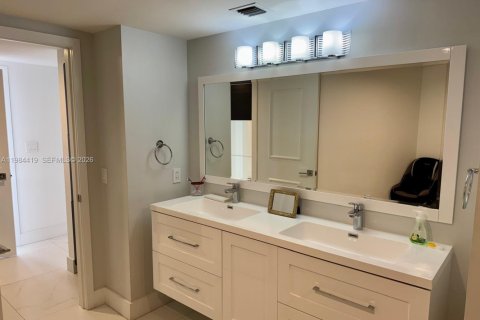 Купить кондоминиум в Авентура, Флорида 2 спальни, 120.77м2, № 2049065 - фото 14