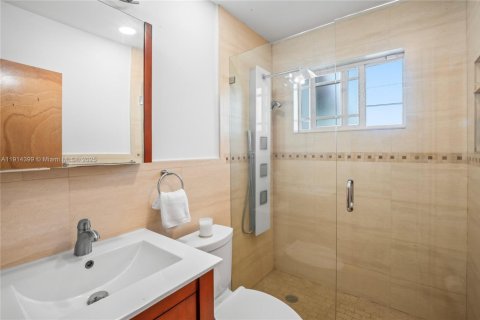 House in Miami, Florida 3 bedrooms, 243.22 sq.m. № 1970436 - photo 2