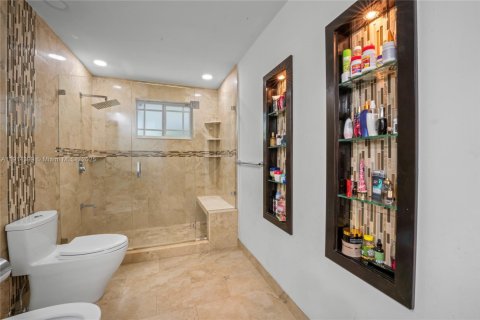 House in Miami, Florida 3 bedrooms, 243.22 sq.m. № 1970436 - photo 11
