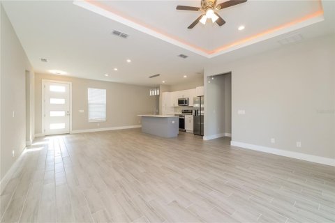 Casa en alquiler en Kissimmee, Florida, 4 dormitorios, 155.15 m2 № 2112990 - foto 2