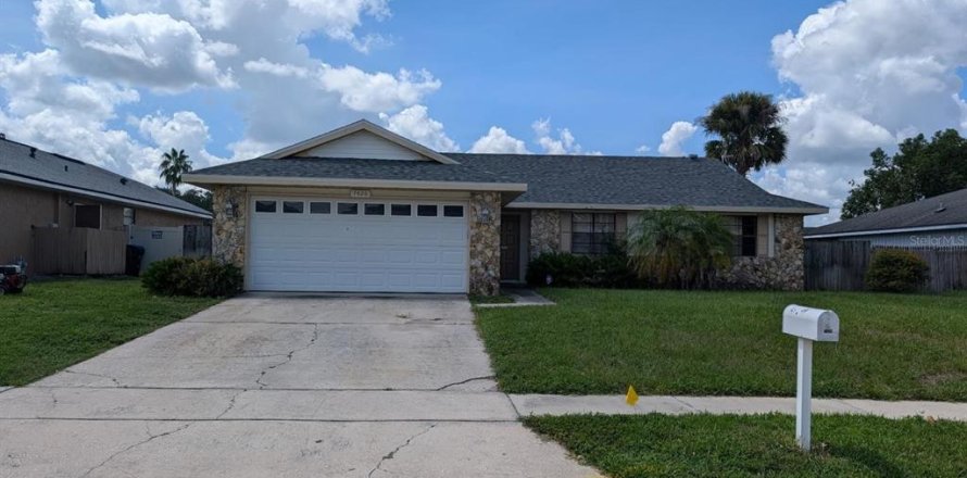House in Orlando, Florida 3 bedrooms, 141.58 sq.m. № 1884282