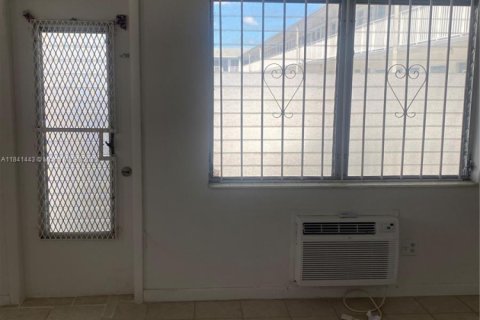 Copropriété à louer à Miami, Floride: 2 chambres, 80.82 m2 № 1936903 - photo 5