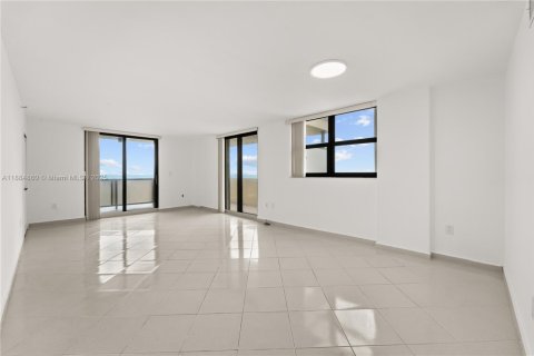 Condo in Miami Beach, Florida, 2 bedrooms  № 1930383 - photo 6