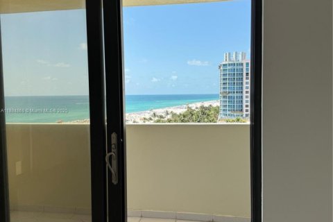 Condo in Miami Beach, Florida, 2 bedrooms  № 1930383 - photo 8