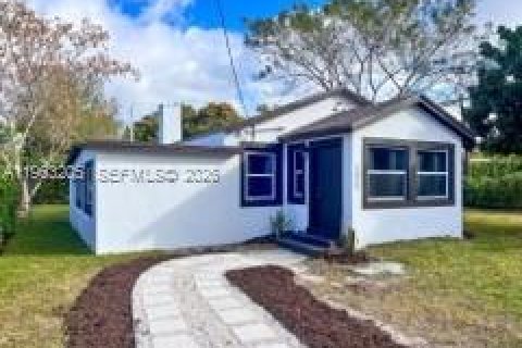 House in Miami, Florida 3 bedrooms, 137.03 sq.m. № 2026824