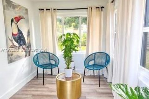 House in Miami, Florida 3 bedrooms, 137.03 sq.m. № 2026824 - photo 6