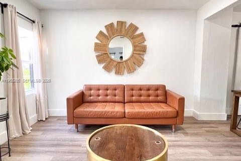 House in Miami, Florida 3 bedrooms, 137.03 sq.m. № 2026824 - photo 5