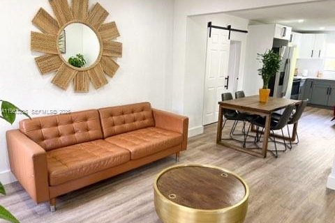 House in Miami, Florida 3 bedrooms, 137.03 sq.m. № 2026824 - photo 19