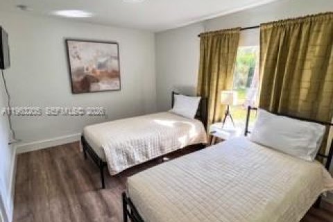 House in Miami, Florida 3 bedrooms, 137.03 sq.m. № 2026824 - photo 10