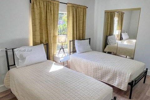 House in Miami, Florida 3 bedrooms, 137.03 sq.m. № 2026824 - photo 9