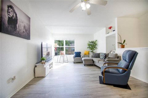 Condo in Zephyrhills, Florida, 3 bedrooms  № 1720638 - photo 17