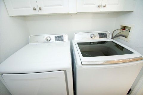 Condo in Zephyrhills, Florida, 3 bedrooms  № 1720638 - photo 16
