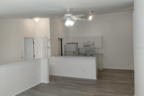 Condo in Zephyrhills, Florida, 3 bedrooms  № 1720638 - photo 30