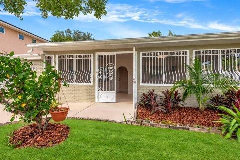 Villa ou maison à vendre à Tampa, Floride: 4 chambres, 155.05 m2 № 2399049 - photo 24