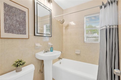 Villa ou maison à vendre à Tampa, Floride: 4 chambres, 155.05 m2 № 2399049 - photo 11