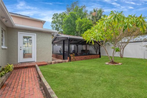 Villa ou maison à vendre à Tampa, Floride: 4 chambres, 155.05 m2 № 2399049 - photo 15