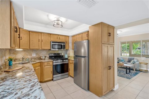 Villa ou maison à vendre à Tampa, Floride: 4 chambres, 155.05 m2 № 2399049 - photo 3