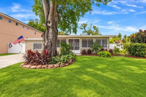 Villa ou maison à Tampa, Floride 4 chambres, 155.05 m2 № 2399049