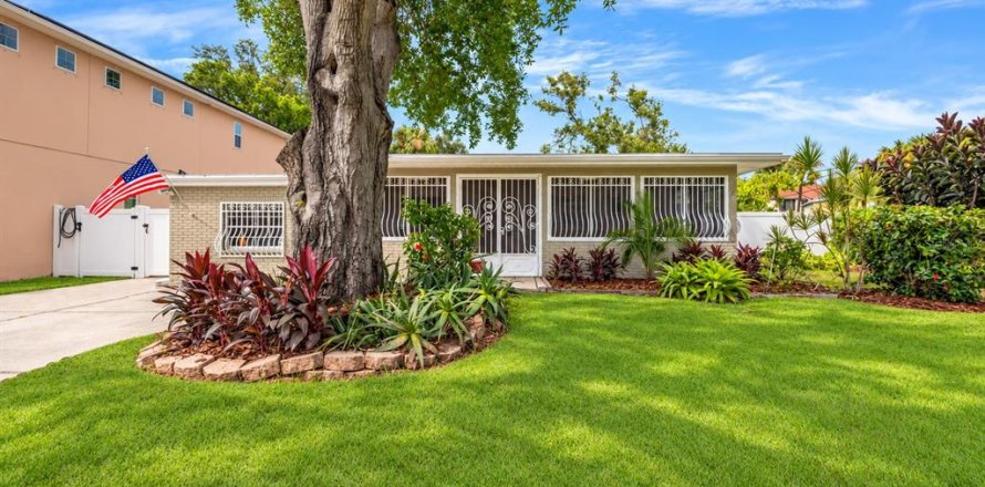 Villa ou maison à Tampa, Floride 4 chambres, 155.05 m2 № 2399049