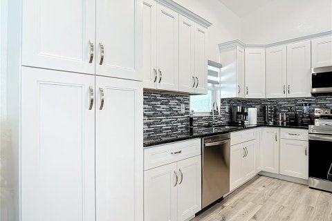 Casa en alquiler en Rotonda, Florida, 2 dormitorios, 156.82 m2 № 2229270 - foto 24