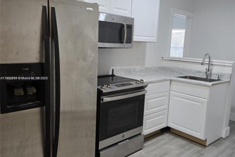 Appartement à louer à Miami, Floride: 2 chambres, 90.67 m2 № 1966613 - photo 1