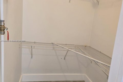 Appartement à louer à Miami, Floride: 2 chambres, 90.67 m2 № 1966613 - photo 7