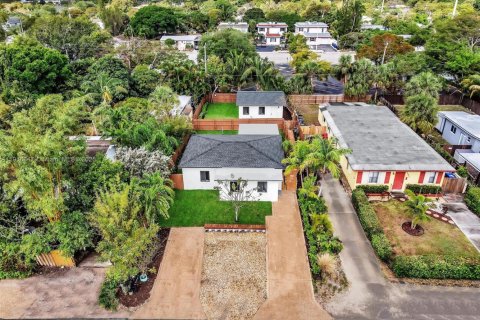 Villa ou maison à louer à Fort Lauderdale, Floride: 3 chambres, 92.9 m2 № 1972797 - photo 1