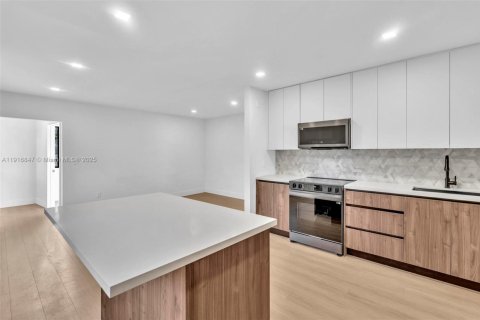 Villa ou maison à louer à Fort Lauderdale, Floride: 3 chambres, 92.9 m2 № 1972797 - photo 3