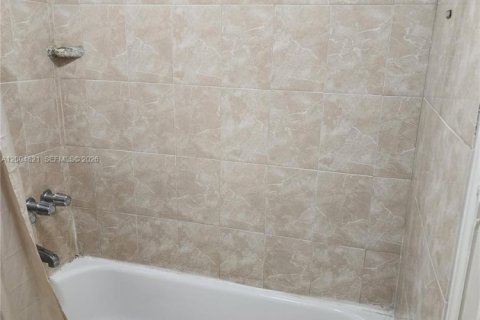 Commercial property in Miramar, Florida 1 bedroom, 119.84 sq.m. № 2068761 - photo 4