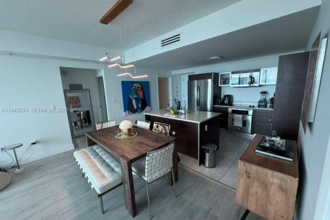 Copropriété à louer à Miami, Floride: 2 chambres, 100.71 m2 № 1999008 - photo 4