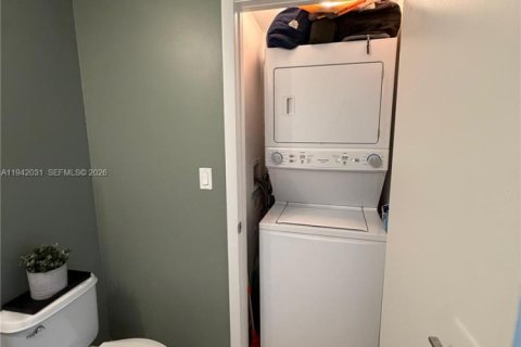 Copropriété à louer à Miami, Floride: 2 chambres, 100.71 m2 № 1999008 - photo 11