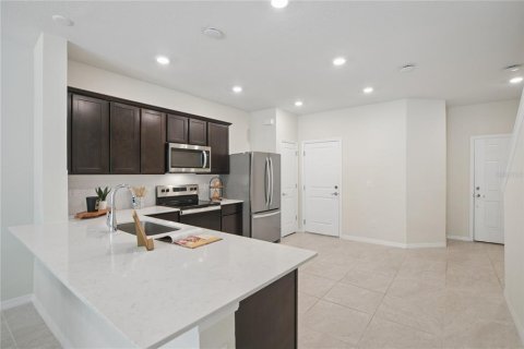 Touwnhouse à vendre à Kissimmee, Floride: 3 chambres, 157.84 m2 № 2141898 - photo 7