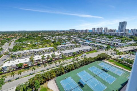 Condo in Hallandale Beach, Florida, 2 bedrooms  № 2059893 - photo 3