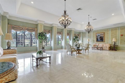 Condo in Hallandale Beach, Florida, 2 bedrooms  № 2059893 - photo 22