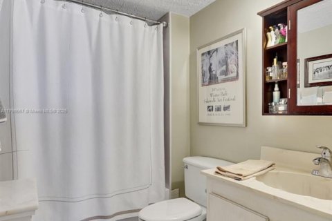 Condo in Hallandale Beach, Florida, 2 bedrooms  № 2059893 - photo 17