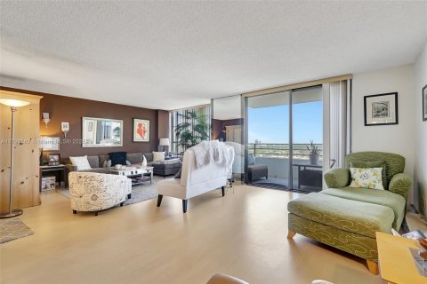 Condo in Hallandale Beach, Florida, 2 bedrooms № 2059893