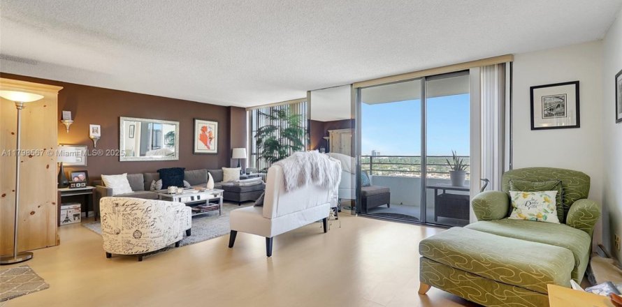 Condo in Hallandale Beach, Florida, 2 bedrooms  № 2059893