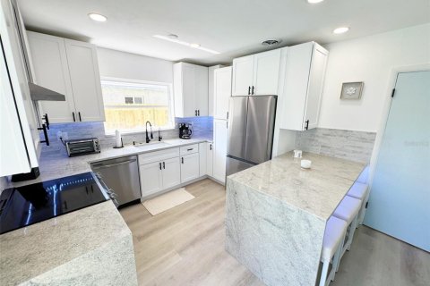 Casa en alquiler en Clearwater, Florida, 5 dormitorios, 158.03 m2 № 1844338 - foto 3
