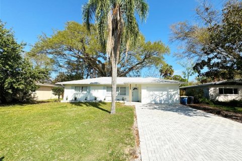 Casa en alquiler en Clearwater, Florida, 5 dormitorios, 158.03 m2 № 1844338 - foto 1