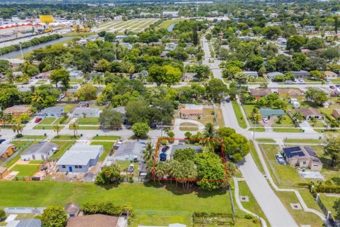 Villa ou maison à vendre à Lauderhill, Floride: 3 chambres, 71.16 m2 № 2024403 - photo 19