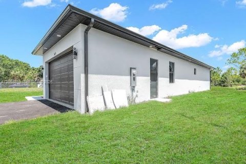 Villa ou maison à vendre à Naples, Floride: 3 chambres, 186.18 m2 № 2246731 - photo 3