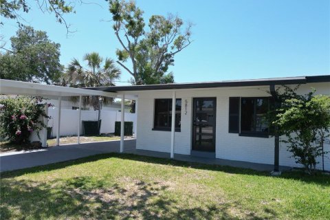 House in Tampa, Florida 3 bedrooms, 115.85 sq.m. № 2369583