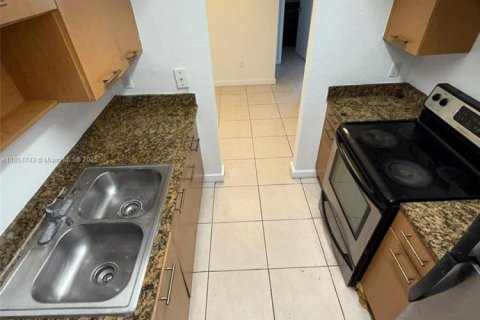 Condominio en alquiler en North Miami, Florida, 1 dormitorio, 72.19 m2 № 1871506 - foto 5