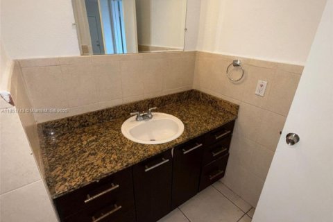 Condominio en alquiler en North Miami, Florida, 1 dormitorio, 72.19 m2 № 1871506 - foto 17