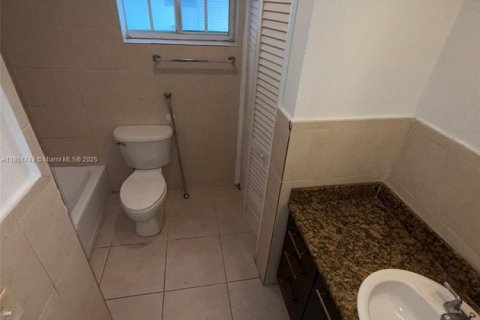 Condominio en alquiler en North Miami, Florida, 1 dormitorio, 72.19 m2 № 1871506 - foto 18