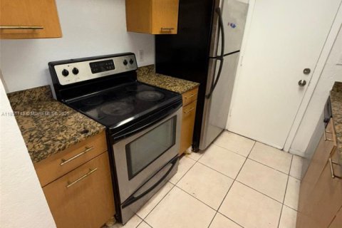 Condominio en alquiler en North Miami, Florida, 1 dormitorio, 72.19 m2 № 1871506 - foto 8