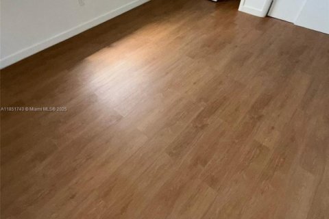 Condominio en alquiler en North Miami, Florida, 1 dormitorio, 72.19 m2 № 1871506 - foto 13